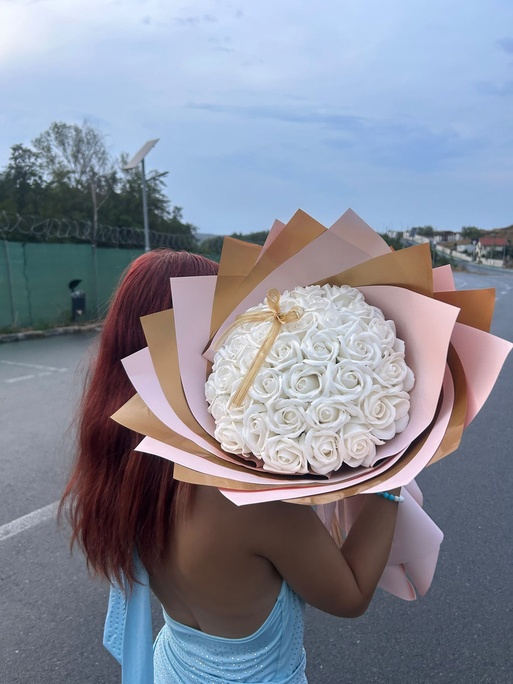 Buchet LUSSERA Ivory Blush – Trandafiri Albi