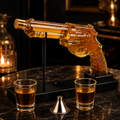 Set Decantor Whisky „Revolver” cu 2 Pahare și Suport Premium – Cadou pentru El