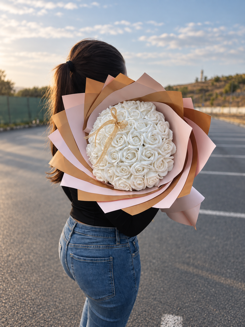 Buchet LUSSERA Ivory Blush – Trandafiri Albi