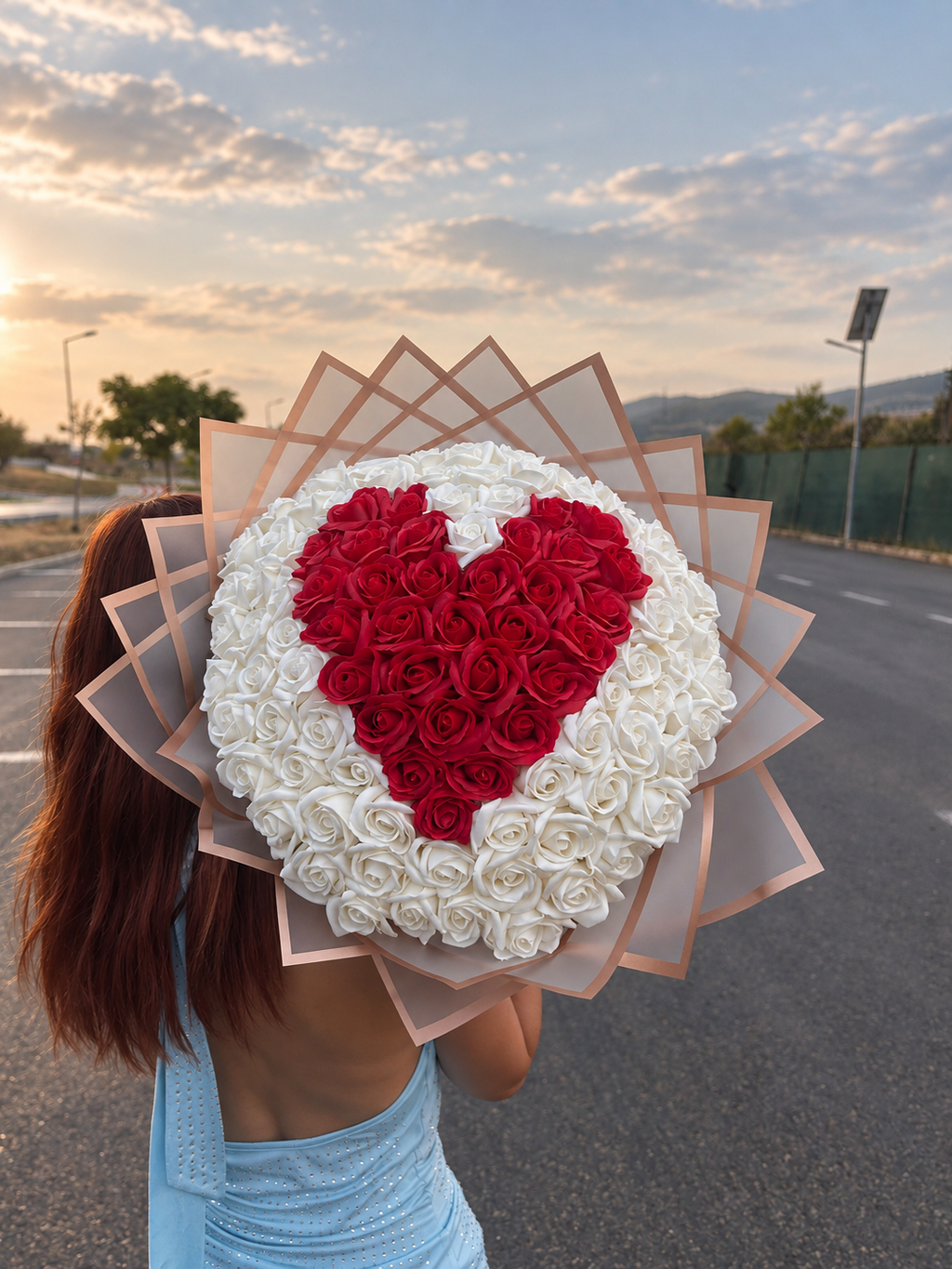 Lussera Amour – Buchet 101 Trandafiri cu Inimă ❤️