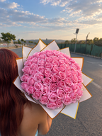 Buchet Éternelle Rose – 101 Trandafiri Artizanali